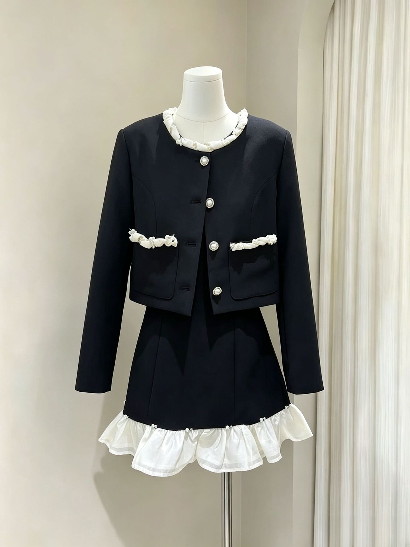 Dolls - Herbstliches, elegantes, schwarzes Anzugjacken-Set mit Puppenkragen,